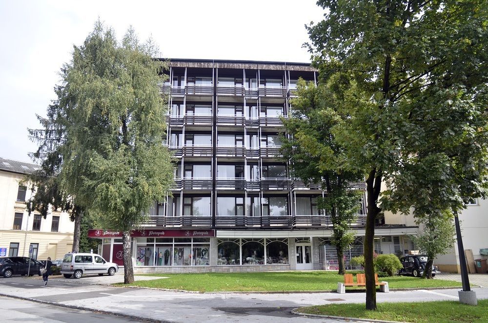 Grajski Dvor Radovljica Extérieur photo