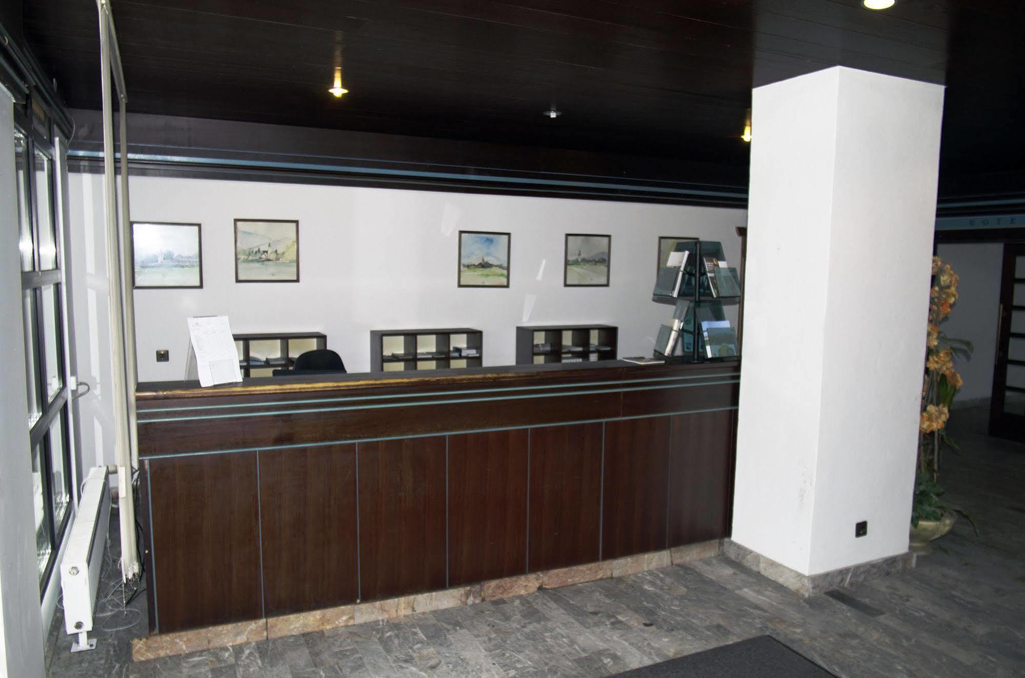 Grajski Dvor Radovljica Extérieur photo