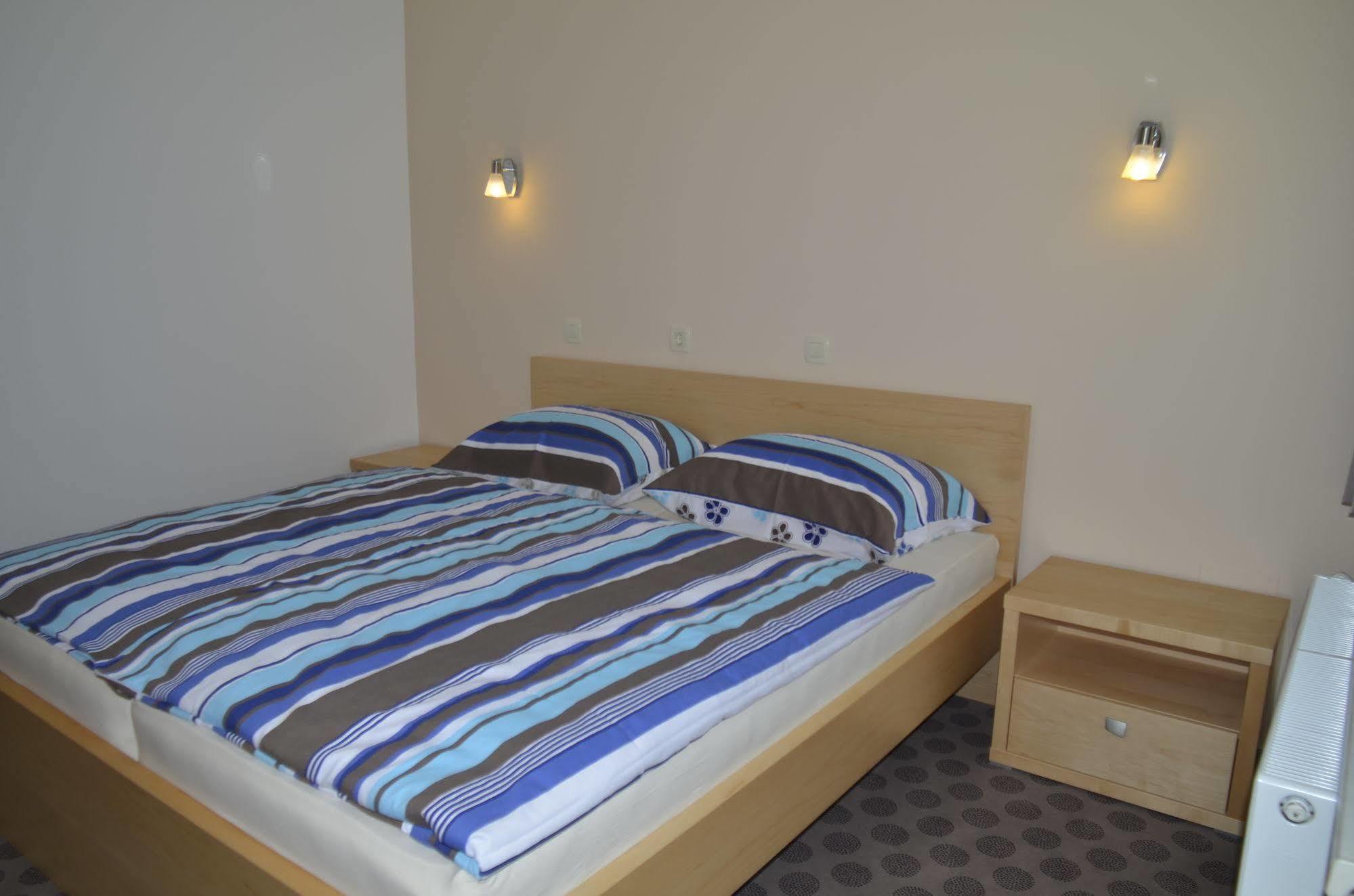 Grajski Dvor Radovljica Extérieur photo