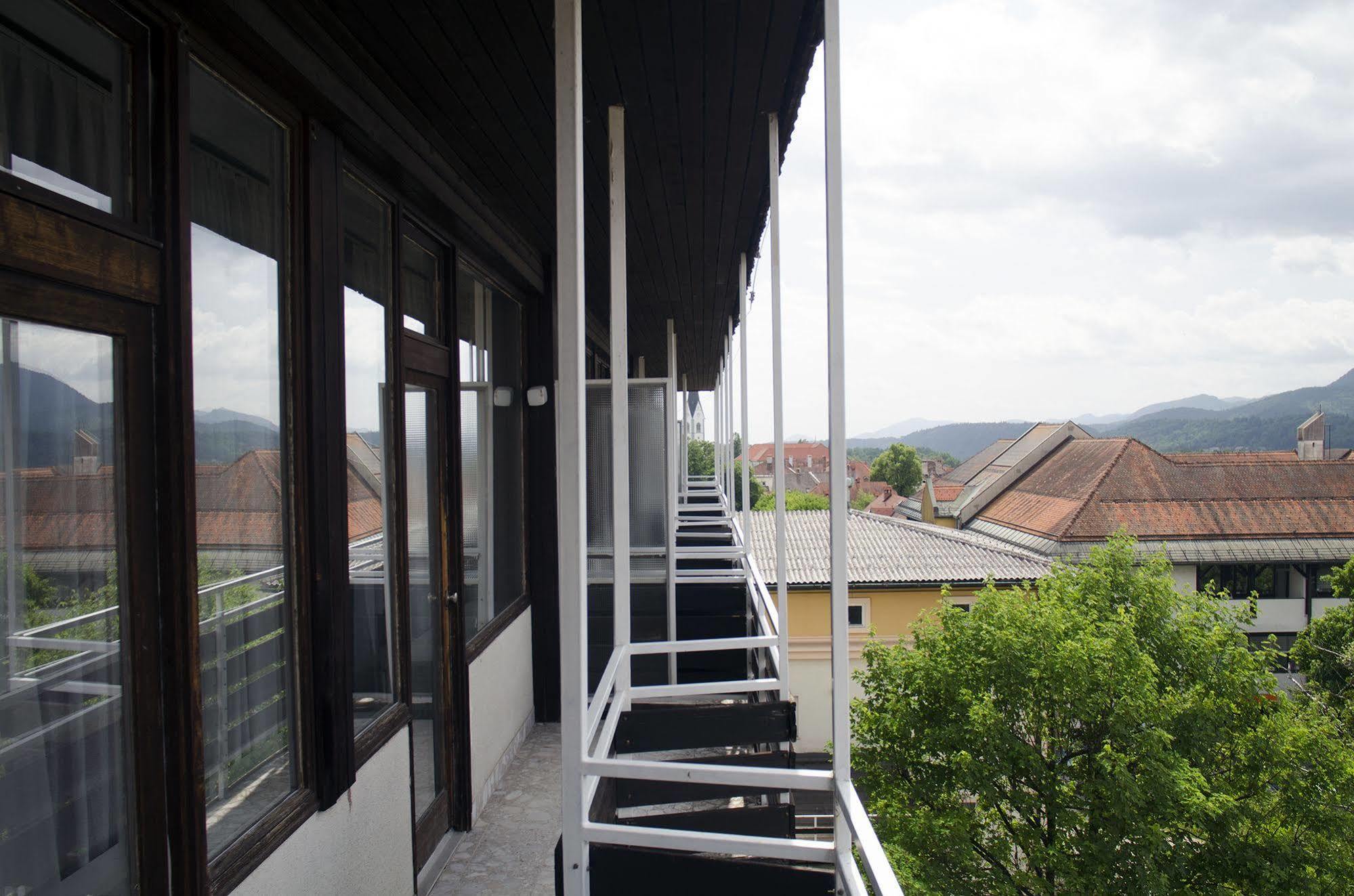 Grajski Dvor Radovljica Extérieur photo